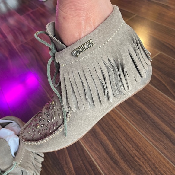 Anna Sui very stylish and comfortable shoes . - Picture 7 of 7